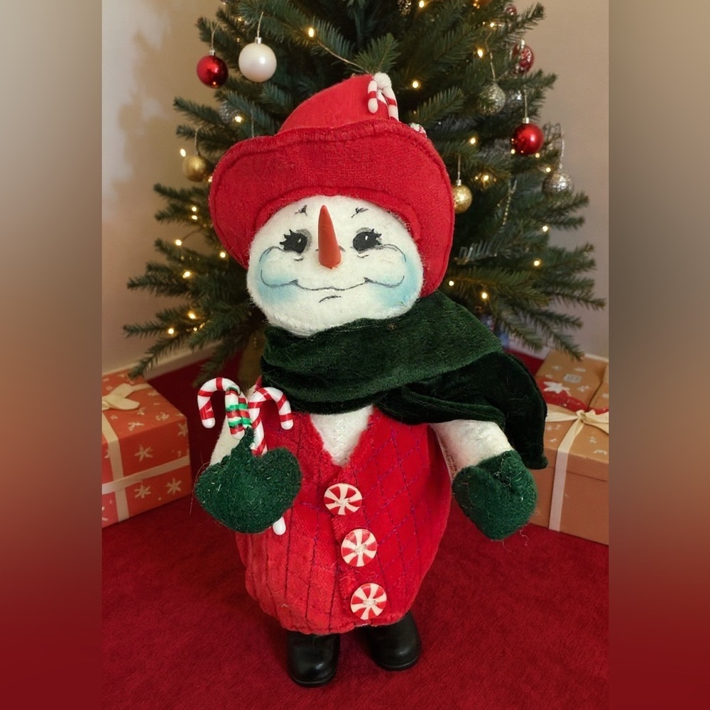 Annalee Snowman Figurine – 2004 – Peppermint Candy Christmas Decor – 10”
